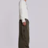 Pantalones cargo de paracaídas en color caqui