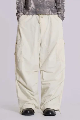 Pantalones cargo «Parachute» en color crudo