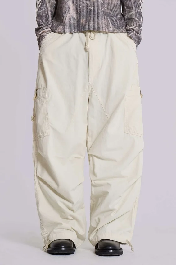 Pantalones cargo «Parachute» en color crudo