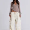 Pantalones cargo «Parachute» en color crudo