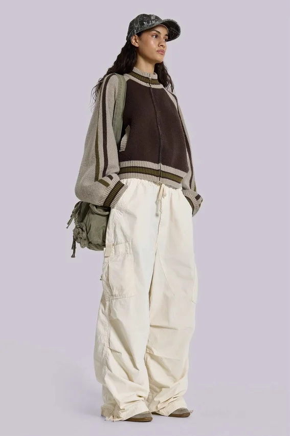 Pantalones cargo «Parachute» en color crudo