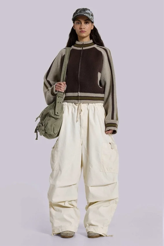 Pantalones cargo «Parachute» en color crudo