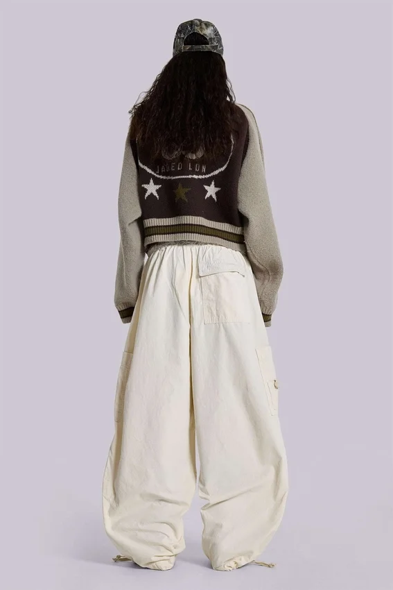 Pantalones cargo «Parachute» en color crudo
