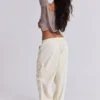 Pantalones cargo «Parachute» en color crudo