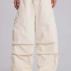 Pantalones cargo «Parachute» en color crudo
