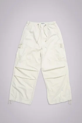 Pantalones cargo «Parachute» en color crudo