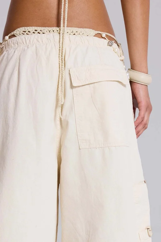 Pantalones cargo «Parachute» en color crudo