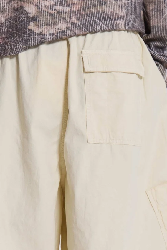 Pantalones cargo «Parachute» en color crudo