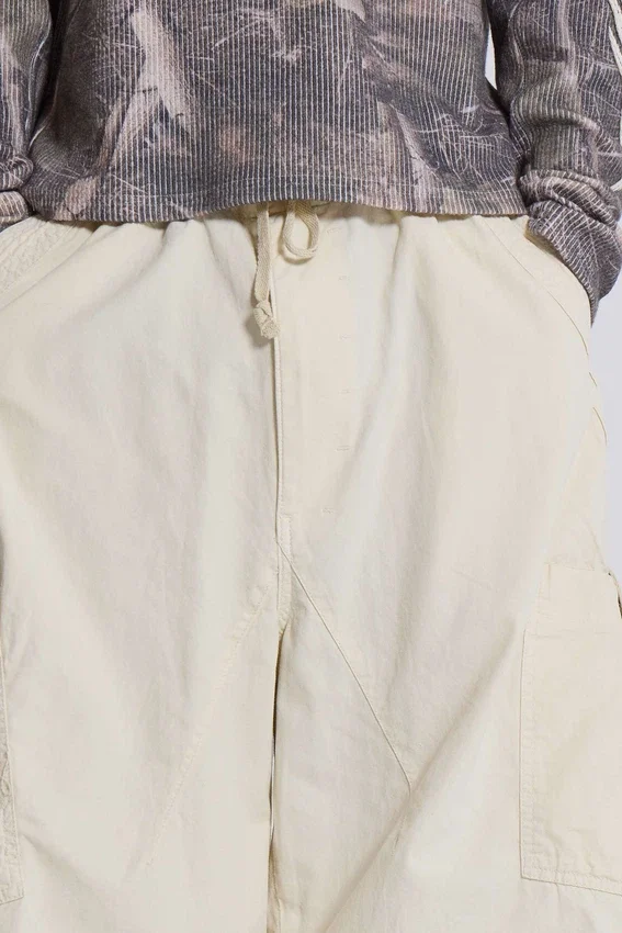 Pantalones cargo «Parachute» en color crudo