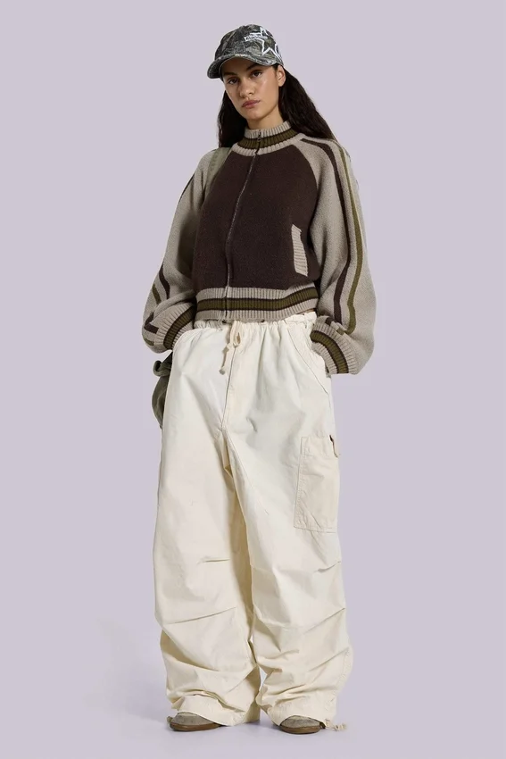 Pantalones cargo «Parachute» en color crudo