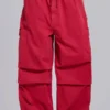 Pantalones cargo rojos tipo paracaidista