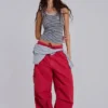 Pantalones cargo rojos tipo paracaidista