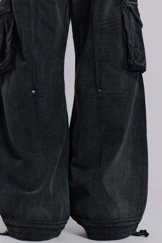 Pantalones cargo «Trooper» negros descoloridos por el sol