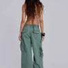Pantalones cargo utilitarios de color caqui