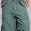 Pantalones cargo utilitarios de color caqui