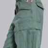 Pantalones cargo utilitarios de color caqui
