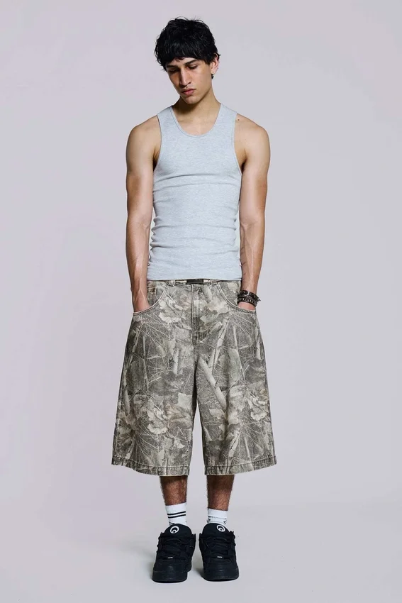 Pantalones cortos Colossus con estampado de camuflaje Woodland