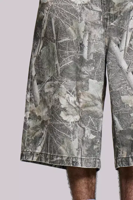 Pantalones cortos Colossus con estampado de camuflaje Woodland