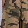 Pantalones cortos de cadete con estampado de camuflaje desgastado
