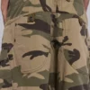 Pantalones cortos de cadete con estampado de camuflaje desgastado