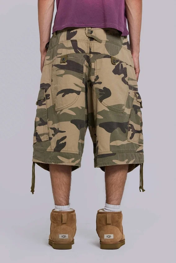 Pantalones cortos de cadete con estampado de camuflaje desgastado