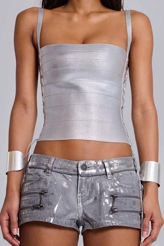 Pantalones cortos de denim mini con recubrimiento Ardor en color plateado