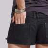 Pantalones cortos de denim mini con recubrimiento Ardor en negro
