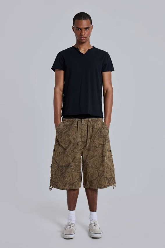 Pantalones cortos de paracaídas con estampado de camuflaje forestal