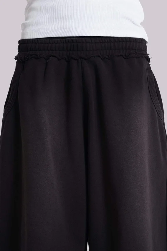 Pantalones cortos holgados de chándal «Monster Joggers» en negro lavado