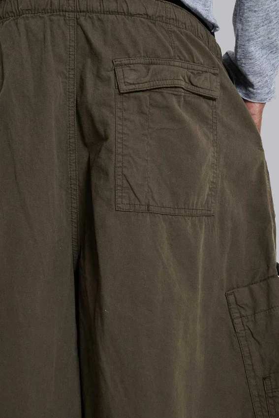 Pantalones cortos holgados de Parachute Cargo color caqui