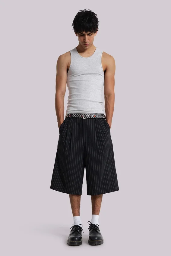 Pantalones cortos holgados Goliath negros a rayas finas