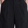 Pantalones cortos holgados Goliath negros a rayas finas