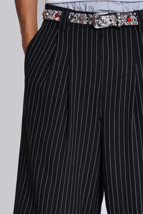 Pantalones cortos holgados Goliath negros a rayas finas