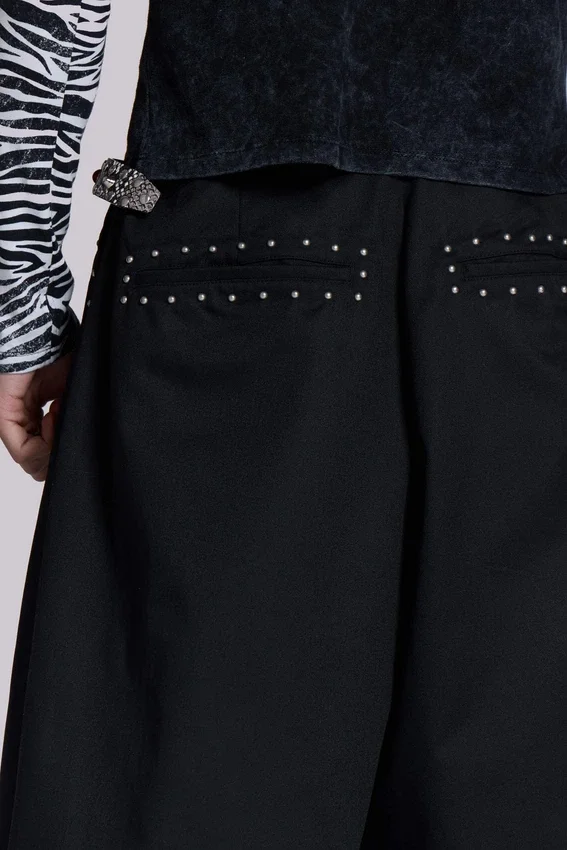 Pantalones cortos holgados Goliath negros con tachuelas, talla XL