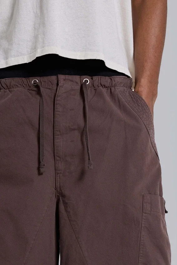 Pantalones cortos holgados tipo Parachute Cargo de paracaídas marrones