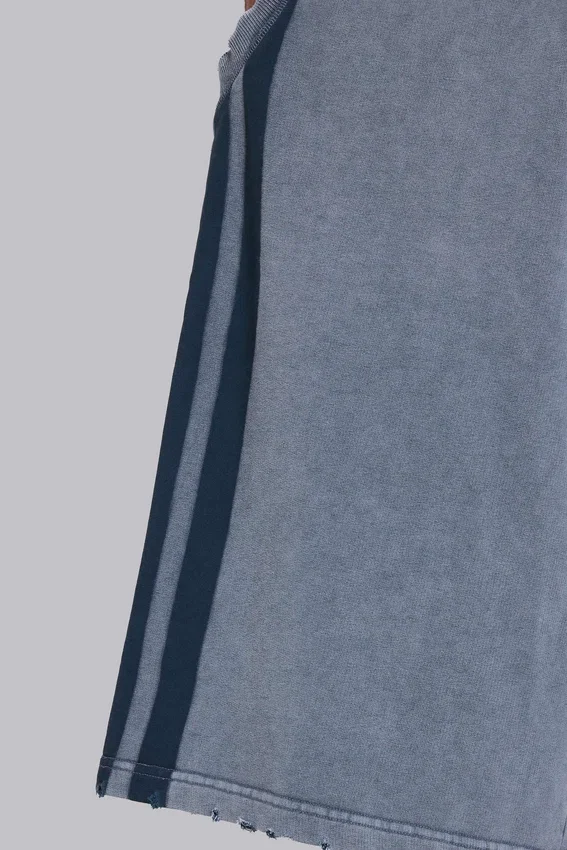 Pantalones cortos jogger «Monster» con rayas deportivas en gris lavado
