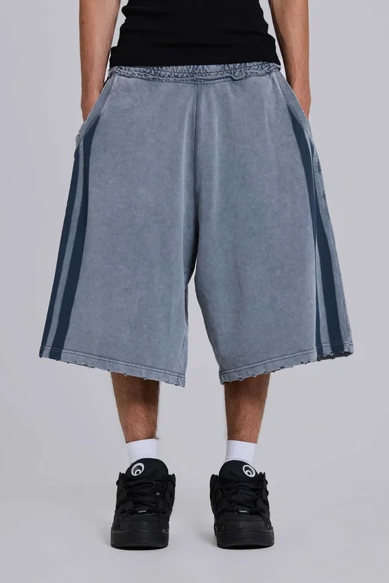 Pantalones cortos jogger «Monster» con rayas deportivas en gris lavado