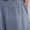 Pantalones cortos jogger «Monster» con rayas deportivas en gris lavado