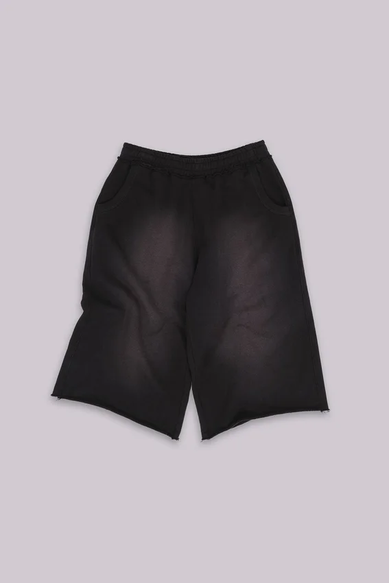 Pantalones cortos Monster de 3/4 en negro desgastado