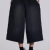 Pantalones cortos Monster de 3/4 en negro desgastado