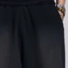 Pantalones cortos Monster de 3/4 en negro desgastado