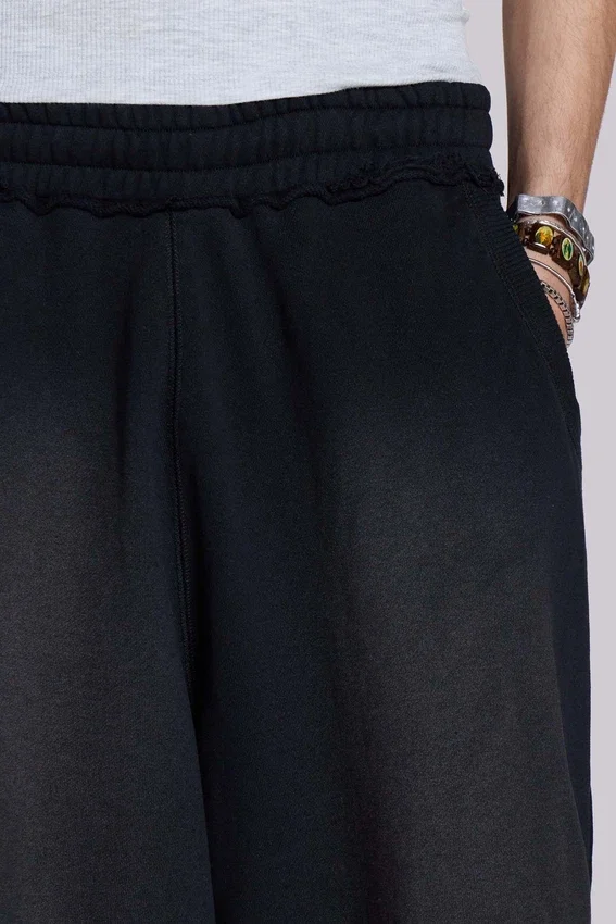 Pantalones cortos Monster de 3/4 en negro desgastado