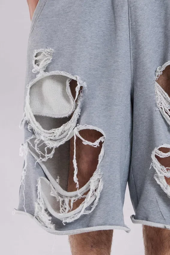 Pantalones cortos «Monster» grises desgastados