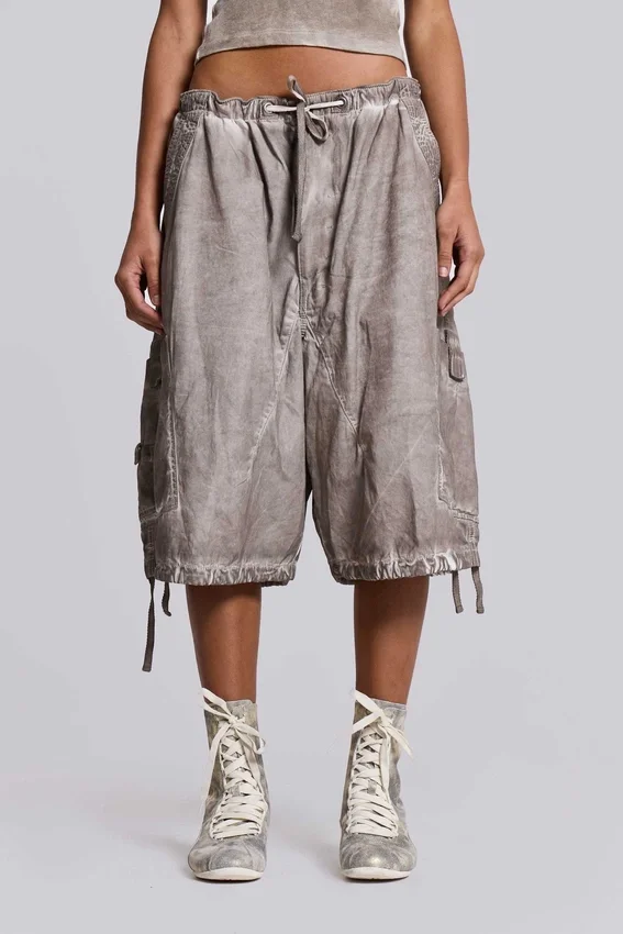 Pantalones cortos tipo Parachute con lavado a la piedra