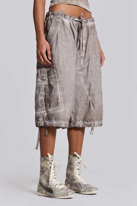 Pantalones cortos tipo Parachute con lavado a la piedra