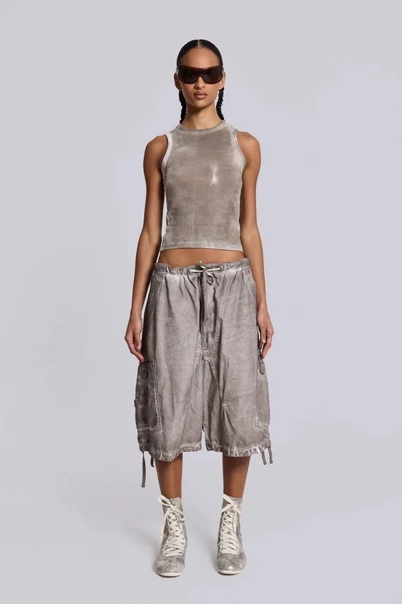Pantalones cortos tipo Parachute con lavado a la piedra
