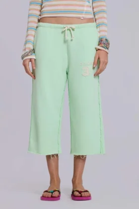 Pantalones de chándal cortos holgados Cleo en color menta
