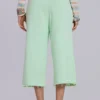 Pantalones de chándal cortos holgados Cleo en color menta
