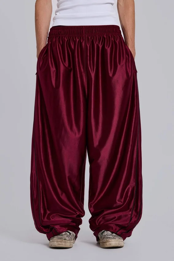 Pantalones de chándal «Vapor» metalizados en color burdeos