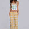 Pantalones de cuadros de talle bajo Vellora